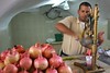 Jonathan Siegel (JSBird) > Back into the Muslim quarter, on our way into the Christian quarter. Fresh pomegranite juice is squeezed